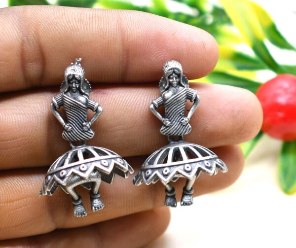 Woman Earrings Pair - Image 3